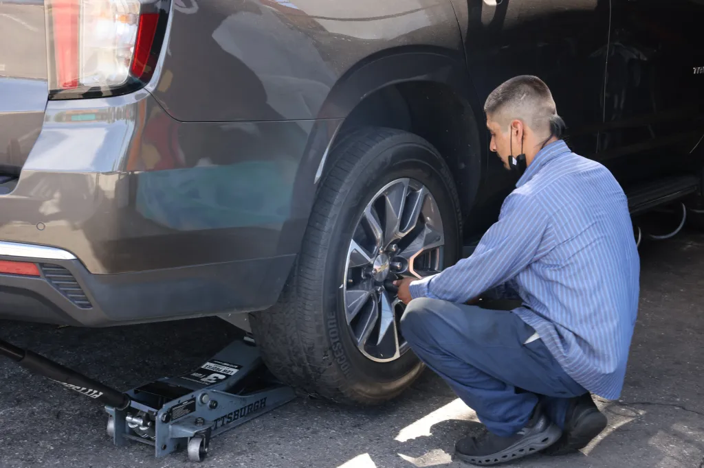 A mechanic working on a tire at Lincoln Discount Tire.