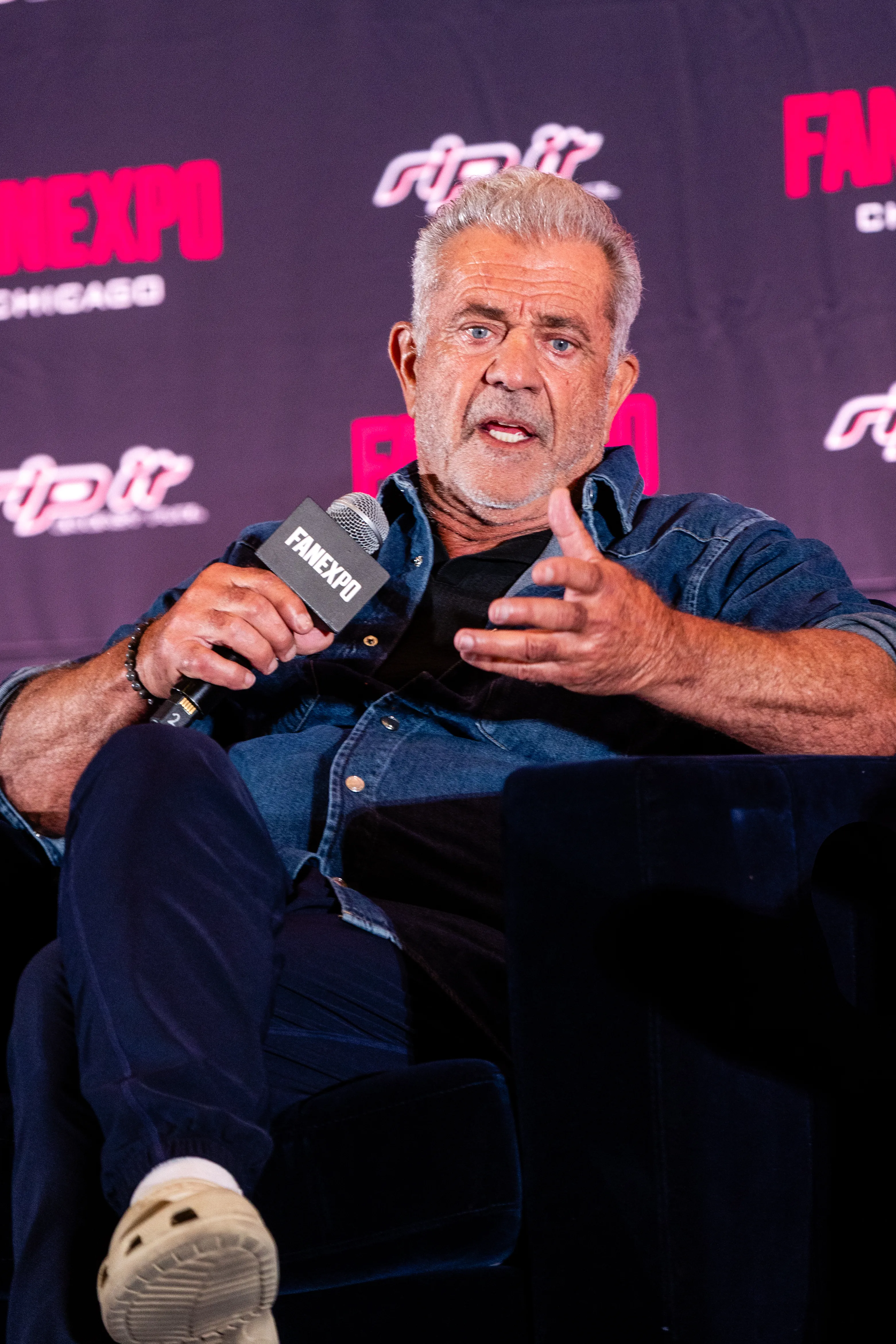 Mel Gibson speaks at FanExpo Chicago 2026.