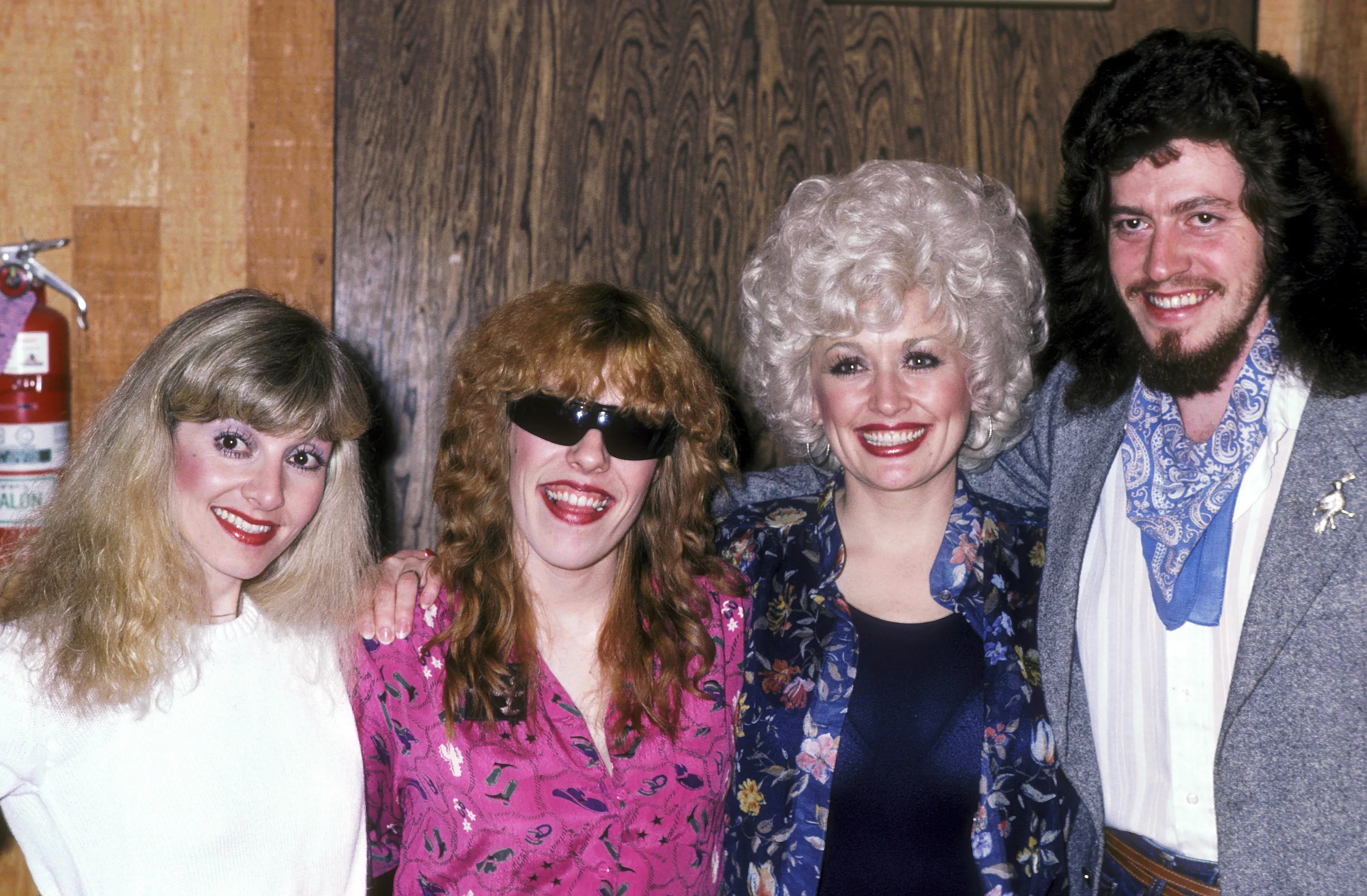 Stella Parton, Freida Parton, Dolly Parton, and Floyd Parton posing together.