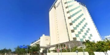 American tourist dies after falling from 18th floor of luxury Cancun hotel: report