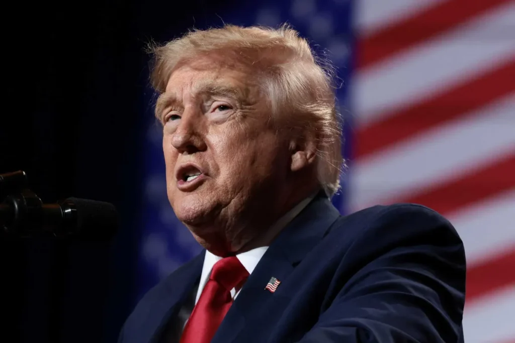 Trump’s fluffy new coiff sparks wig whispers among spectators
