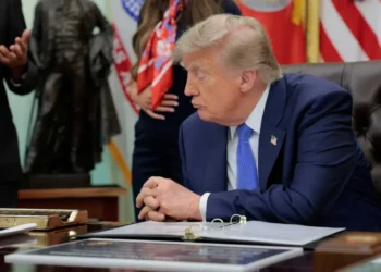 ‘Trump is OUT’: President yet again appears to fall asleep in Oval Office