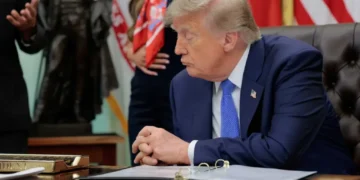 ‘Trump is OUT’: President yet again appears to fall asleep in Oval Office