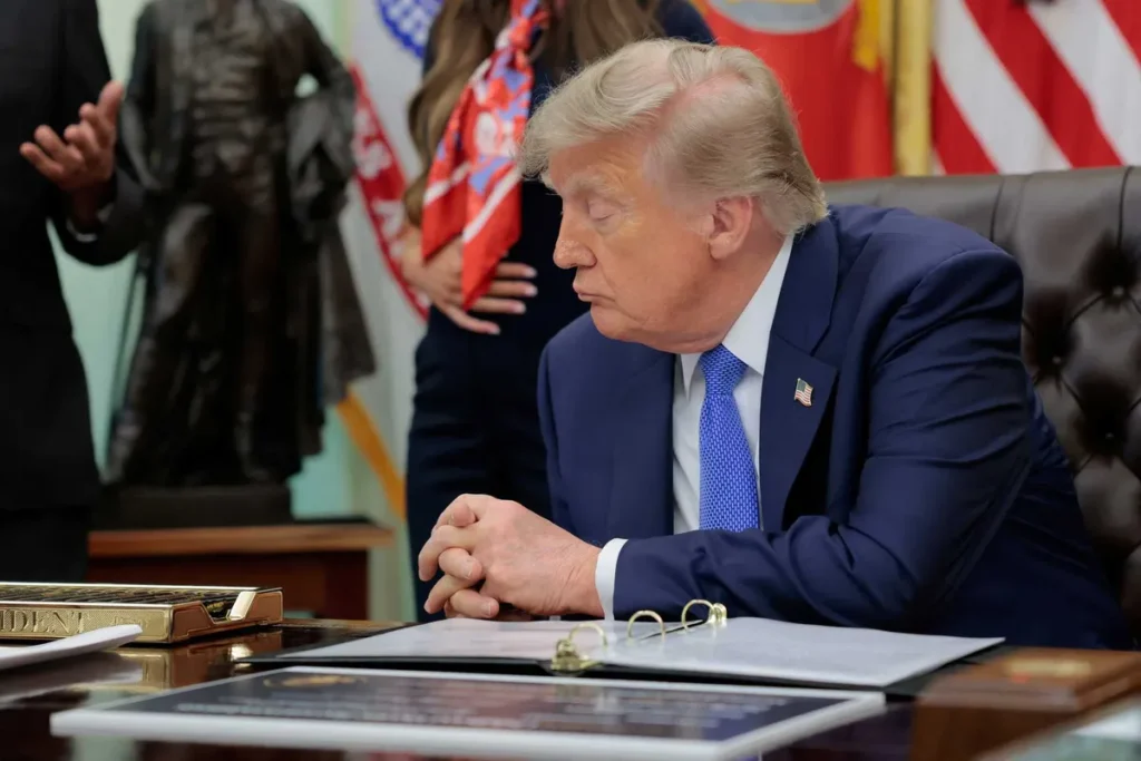 ‘Trump is OUT’: President yet again appears to fall asleep in Oval Office