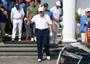 Columnist unmasks Trump’s golf con in scathing takedown: ‘Fluffing up his lies’