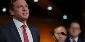 Critics skewer ‘desperate’ Republican after ‘self-destructive’ CNN interview