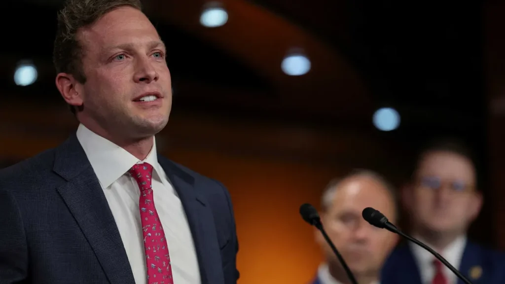 Critics skewer ‘desperate’ Republican after ‘self-destructive’ CNN interview