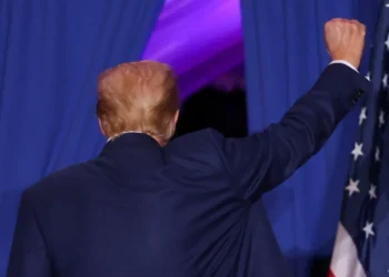 GOP maverick triggers alarm as surprise Iowa visit signals party ripping apart