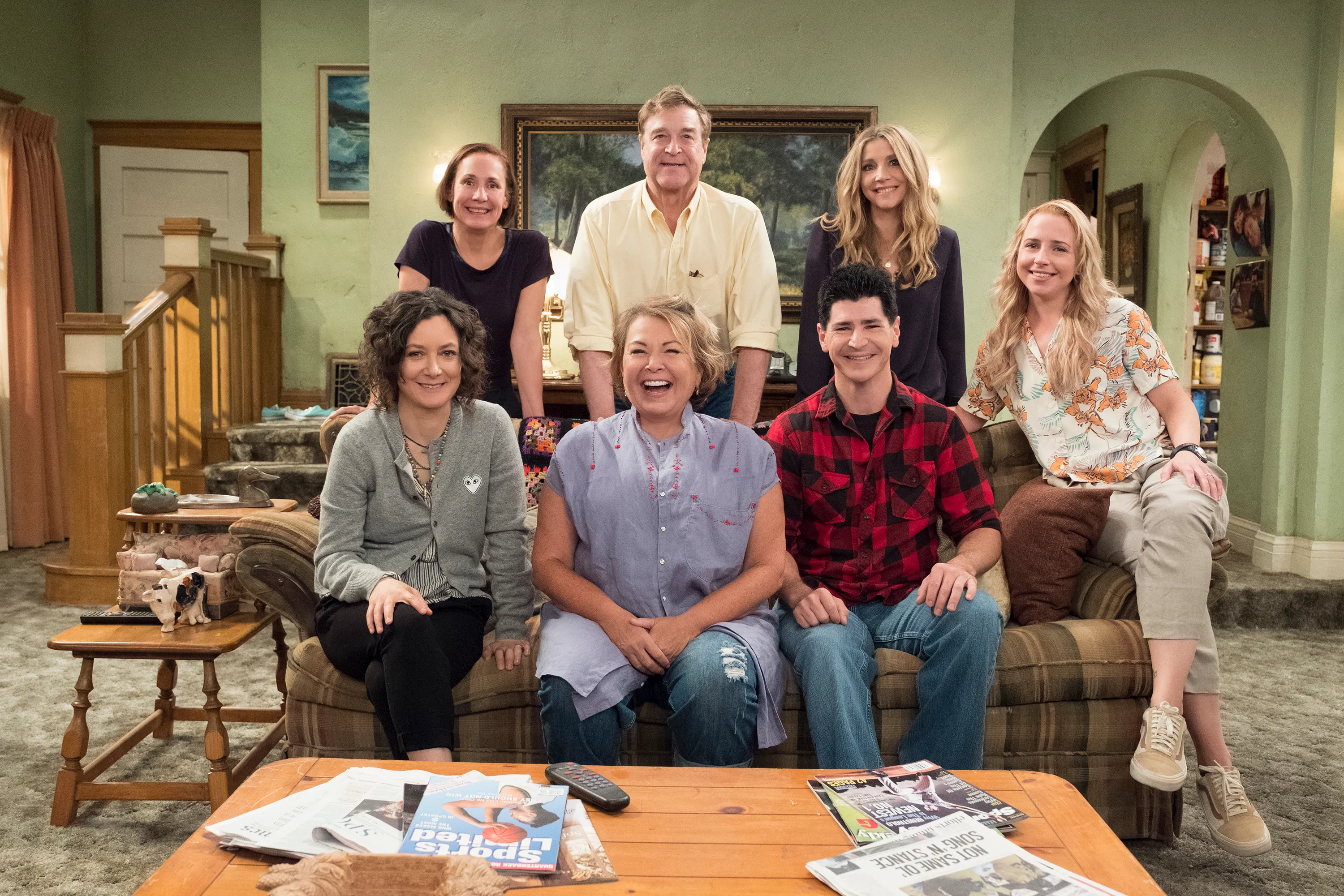 Cast photo of the Roseanne reboot.