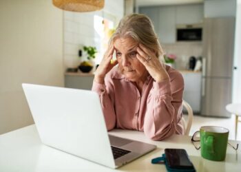 Dear Abby: My retired husband won’t stop bothering me while I’m working from home