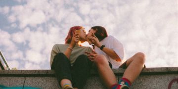 The ‘September Theory’ Says Your Summer Fling Has an Expiration Date, and Experts Agree