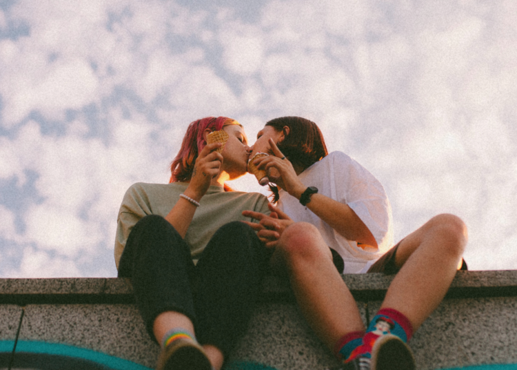 The ‘September Theory’ Says Your Summer Fling Has an Expiration Date, and Experts Agree