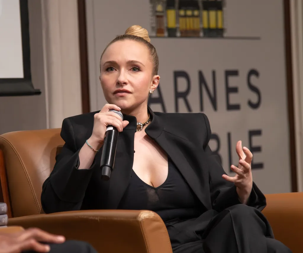 Hayden Panettiere speaking at Barnes & Noble for her memoir launch.
