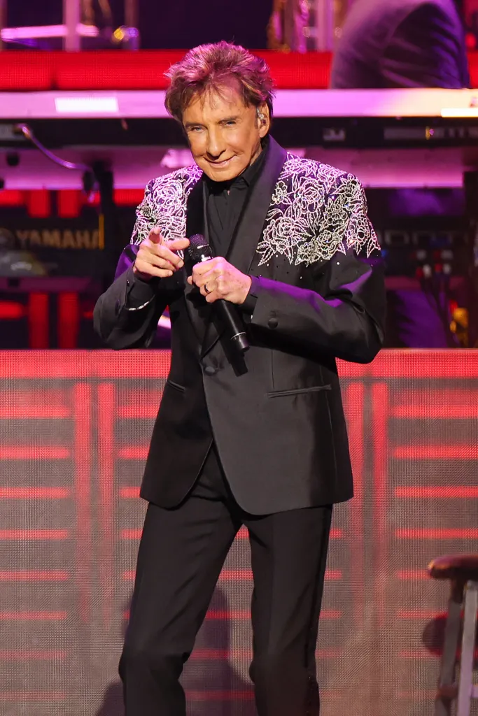 Barry Manilow performing onstage.