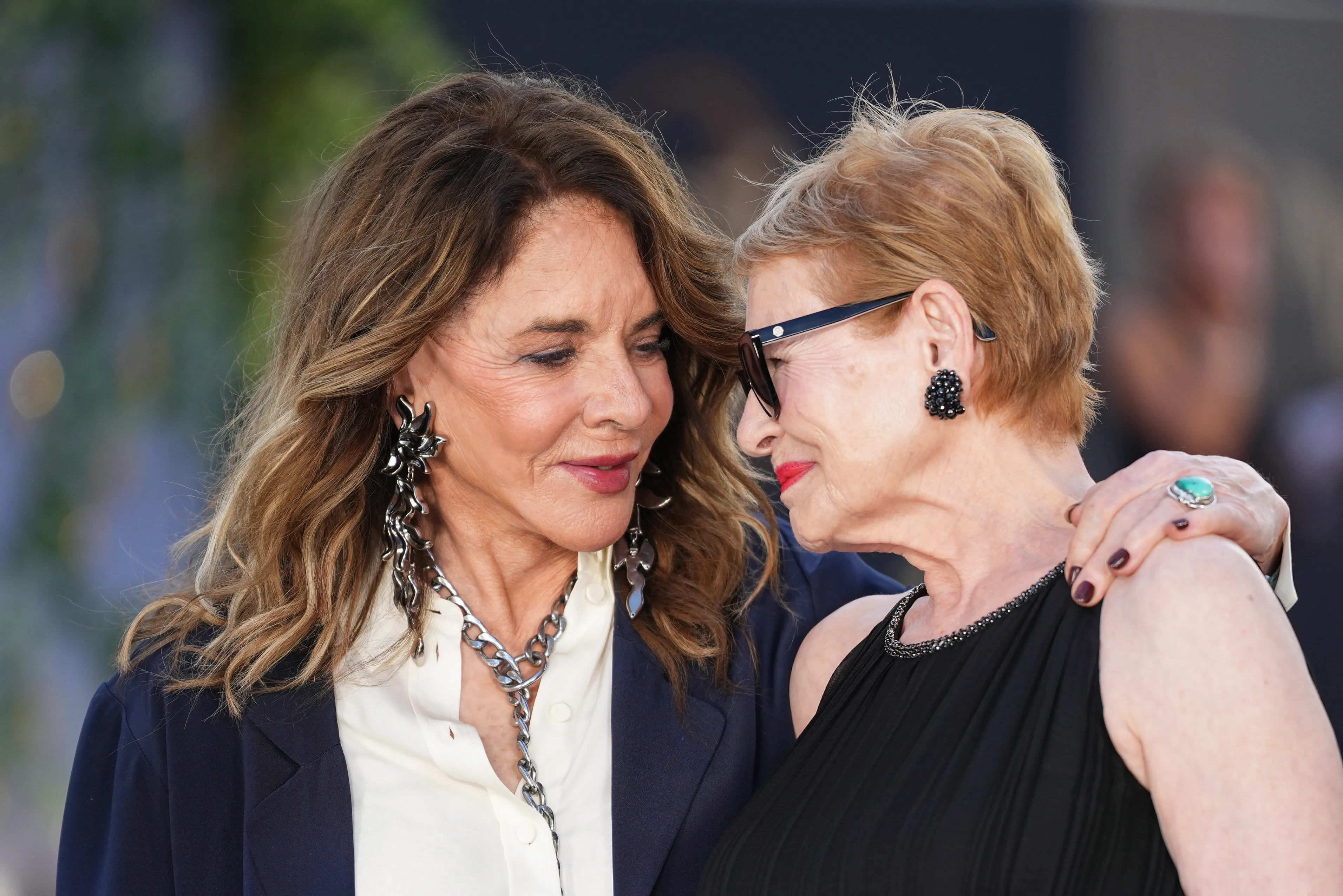 Stockard Channing and Dianne Wiest pose for photographers.