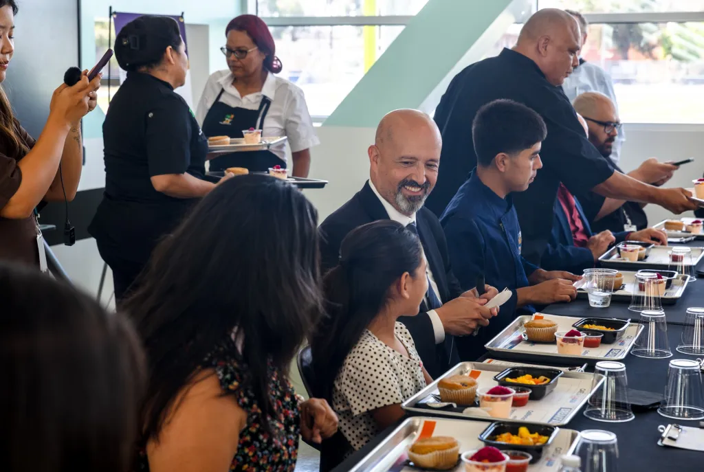Andres Chait, superintendent of the Los Angeles Unified School District, sitting at a table with students.