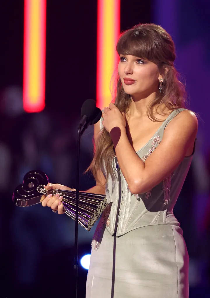 Taylor Swift accepts the Pop Album of the Year award.