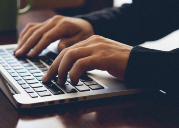 Your Desk Height Could Be Messing With Your Brain, New Study Finds