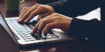 Your Desk Height Could Be Messing With Your Brain, New Study Finds