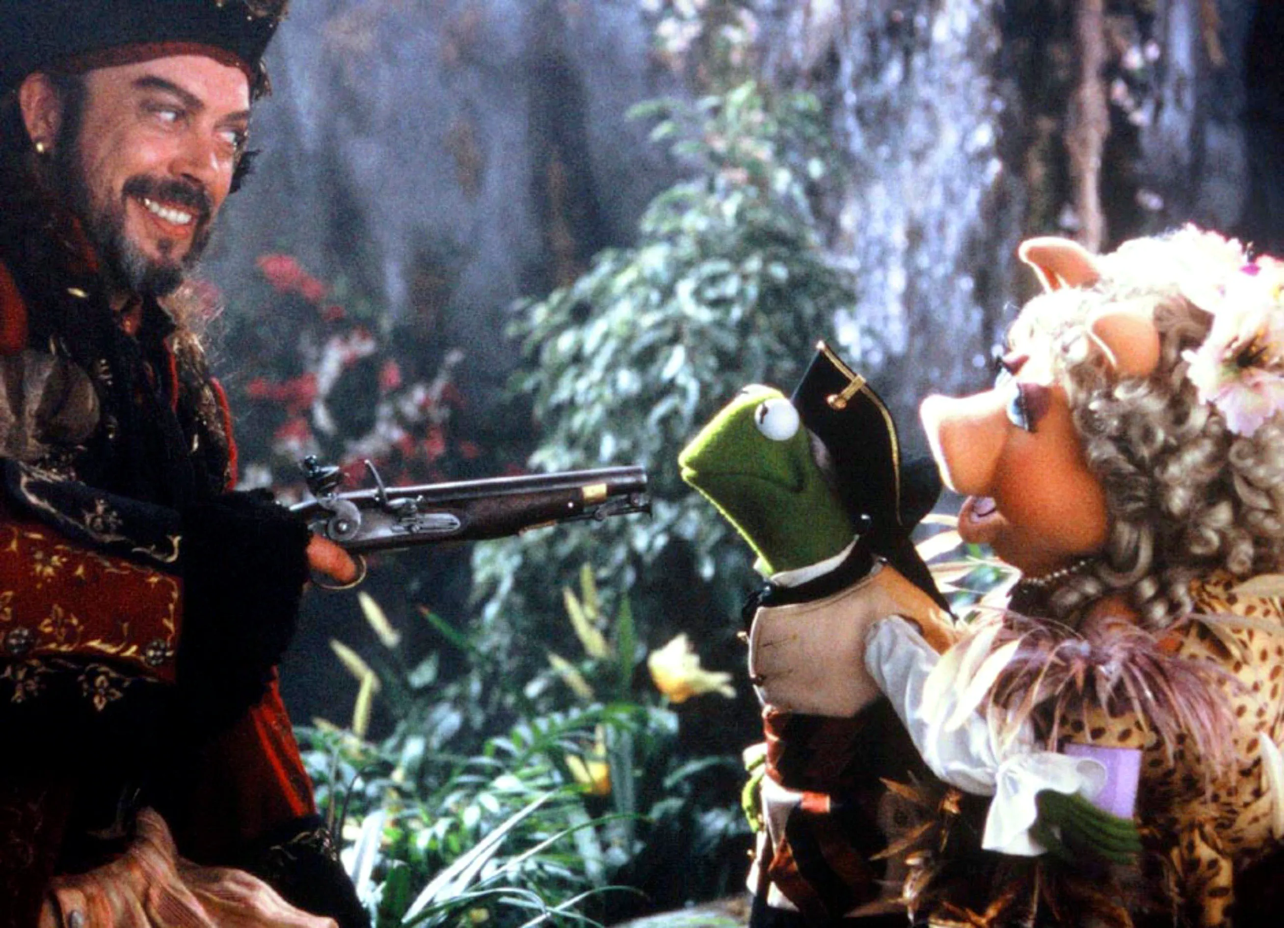 MUPPET TREASURE ISLAND, from left: Tim Curry, Kermit the Frog, Miss Piggy, 1996, ©Buena Vista Pictures/courtesy Everett Collection
MUPPET TREASURE ISLAND, from left: Tim Curry, Kermit the Frog, Miss Piggy, 1996, ©Buena Vista Pictures