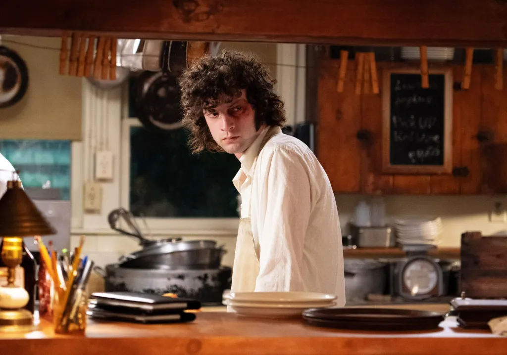 Dominic Sessa as Anthony Bourdain with a bruised eye, in 