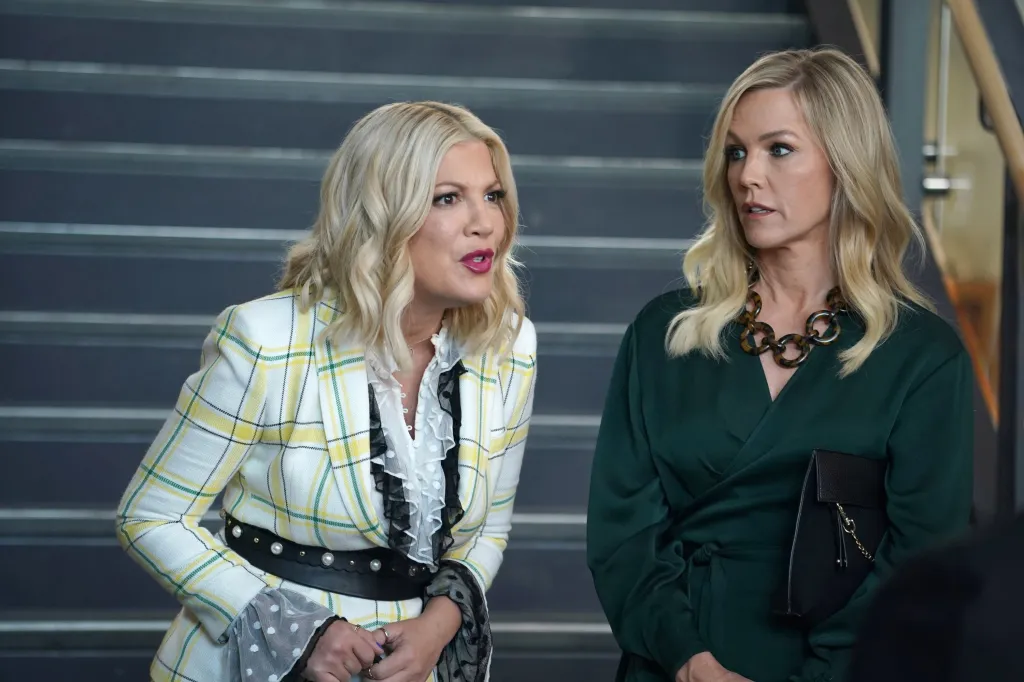 Tori Spelling and Jennie Garth from BH90210.