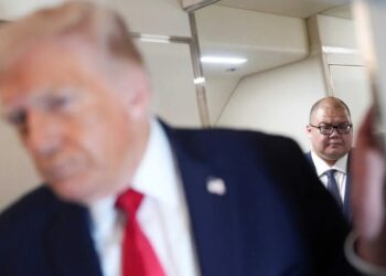 Spitfire Trump spokesman fiends for an ‘atta boy’ from infatuated aide: ex-GOP insider