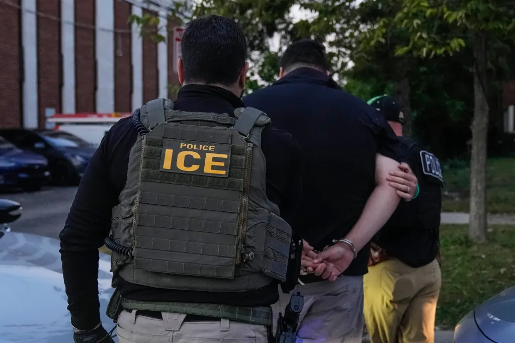 ICE agents making an arrest in Park Ridge, Illinois.