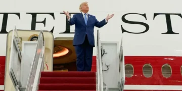 Trump caves on promise to gift ‘flying palace’ to his presidential library: report