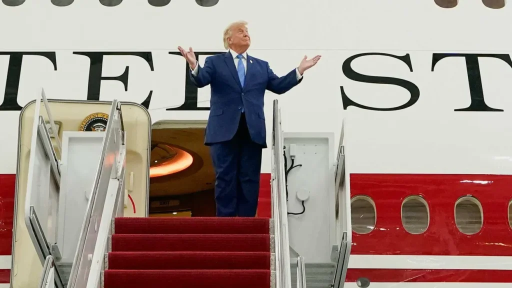 Trump caves on promise to gift ‘flying palace’ to his presidential library: report