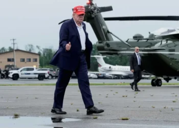 Trump bows to ‘unthreatening and respectful’ dictator in stunning move