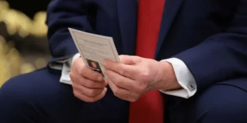 Trump’s ‘dementia cheat sheet’ flagged by political analyst amid a telling silence