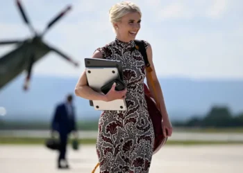 Devoted Trump aide hurls vulgar insult at cameraman as she ‘loses her cool’ in spotlight