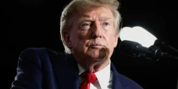 Heckler stops Trump’s speech cold as angry MAGA fan fires back with vulgar gesture