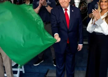 Jim Acosta Show chortles watching Trump manhandle Grand Prix flag: ‘Shook the green out!’