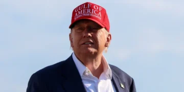 ‘It gets dumber’: Jim Acosta Show dumbfounded as Trump floats renaming oceans
