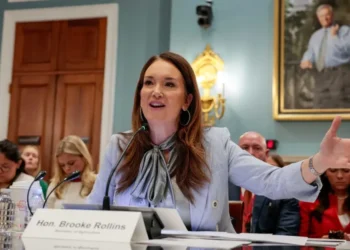 Secretary Brooke Rollins goes ‘full Jeb Bush’ at Minnesota event
