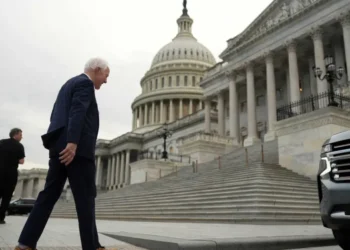 Smuggled sword at Senate building sets off fight with police
