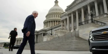 Smuggled sword at Senate building sets off fight with police