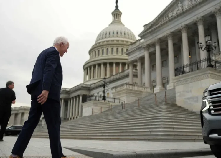 Smuggled sword at Senate building sets off fight with police