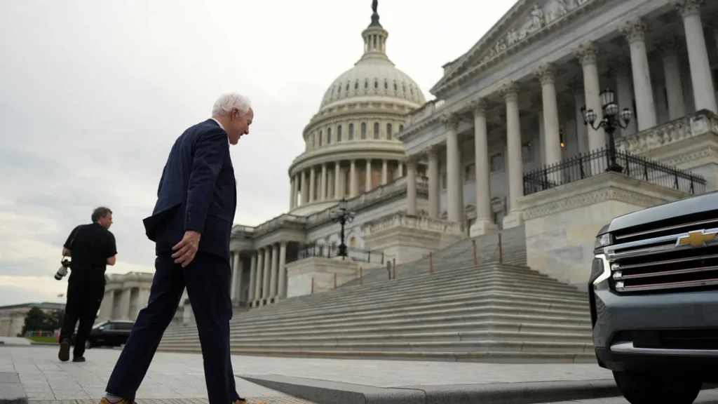 Smuggled sword at Senate building sets off fight with police