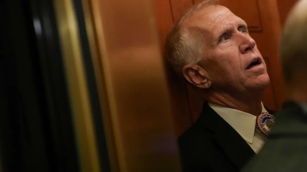 “Are you kidding me?” Ex-GOP operative rips senator’s anti-MAGA book after caving to Trump