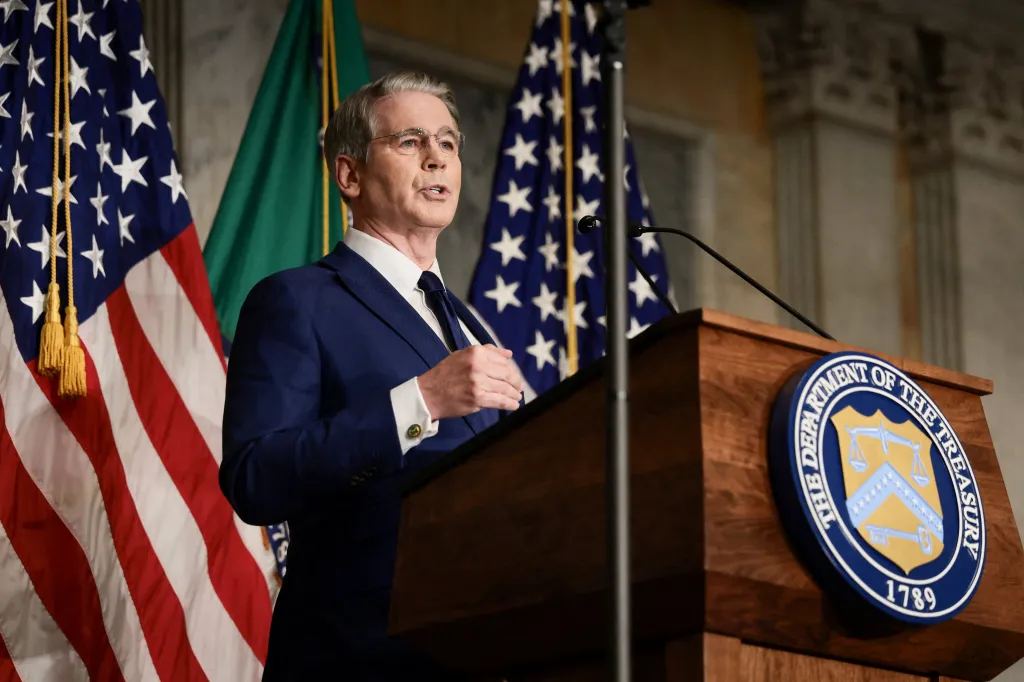 Treasury Secretary Scott Bessent mocked Sen. Elizabeth Warren’s grasp of foreign-exchange markets in a blistering response to her questions about the US intervention in the Japanese yen.