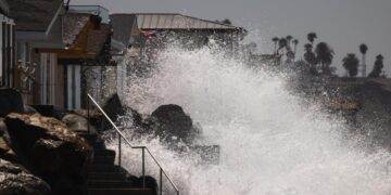 Highest-ever ocean temperature measured as powerful  El Niño forms
