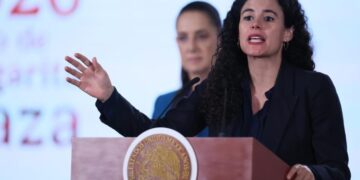 Did Mexico create a blacklist of journalists and politicians? The president says no