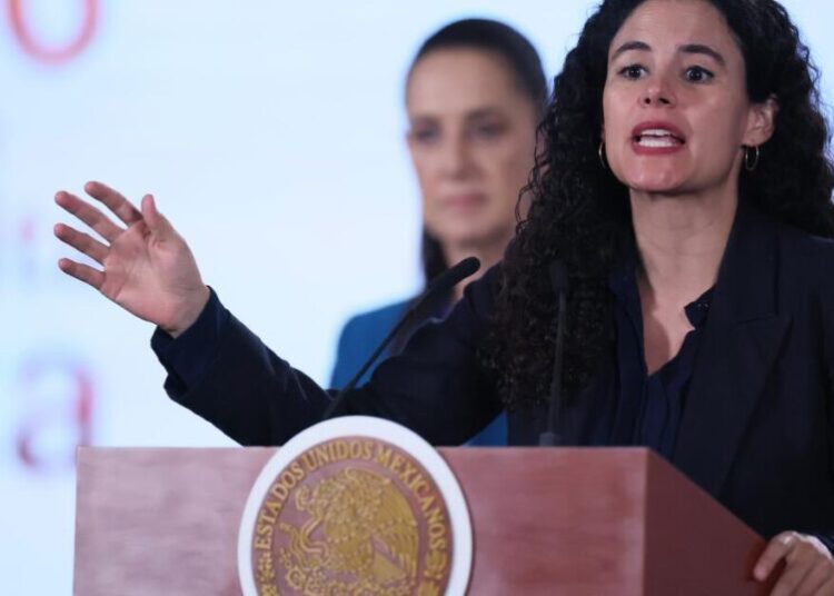 Did Mexico create a blacklist of journalists and politicians? The president says no