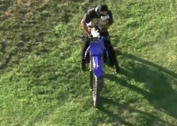 Man on dirt bike leads police on chase through downtown L.A., makes phone call, stops for gas