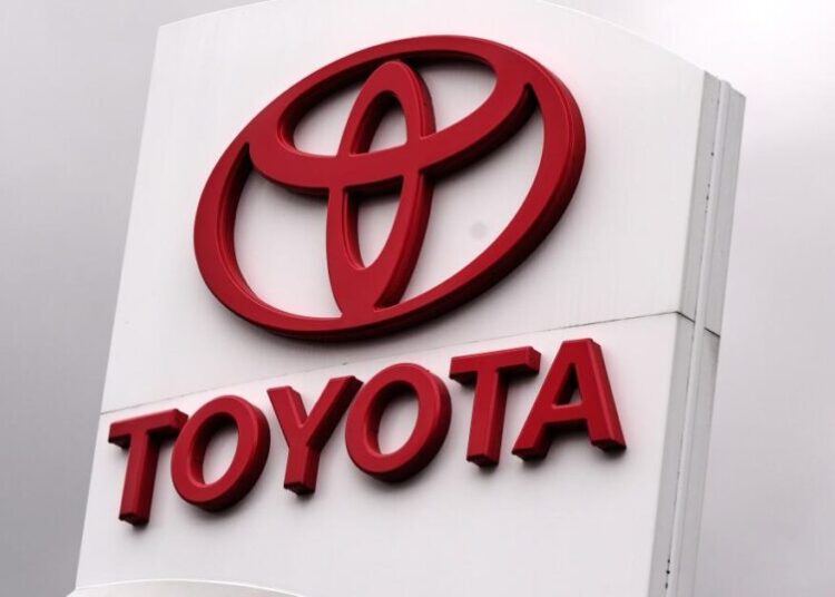 Toyota recalls hundreds of thousands of cars for broken indicators