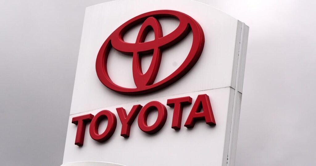 Toyota recalls hundreds of thousands of cars for broken indicators