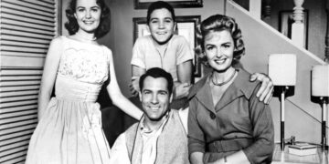 Shelley Fabares’ acting, from ‘Donna Reed’ to ‘Coach,’ was shaped by intention